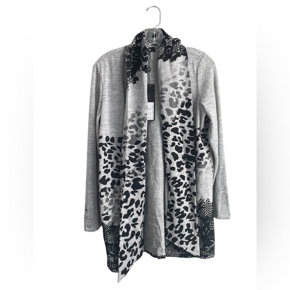 NWT ORLY cardigan and Scarf Set Leopard Print Beautiful Light Gray Color Small